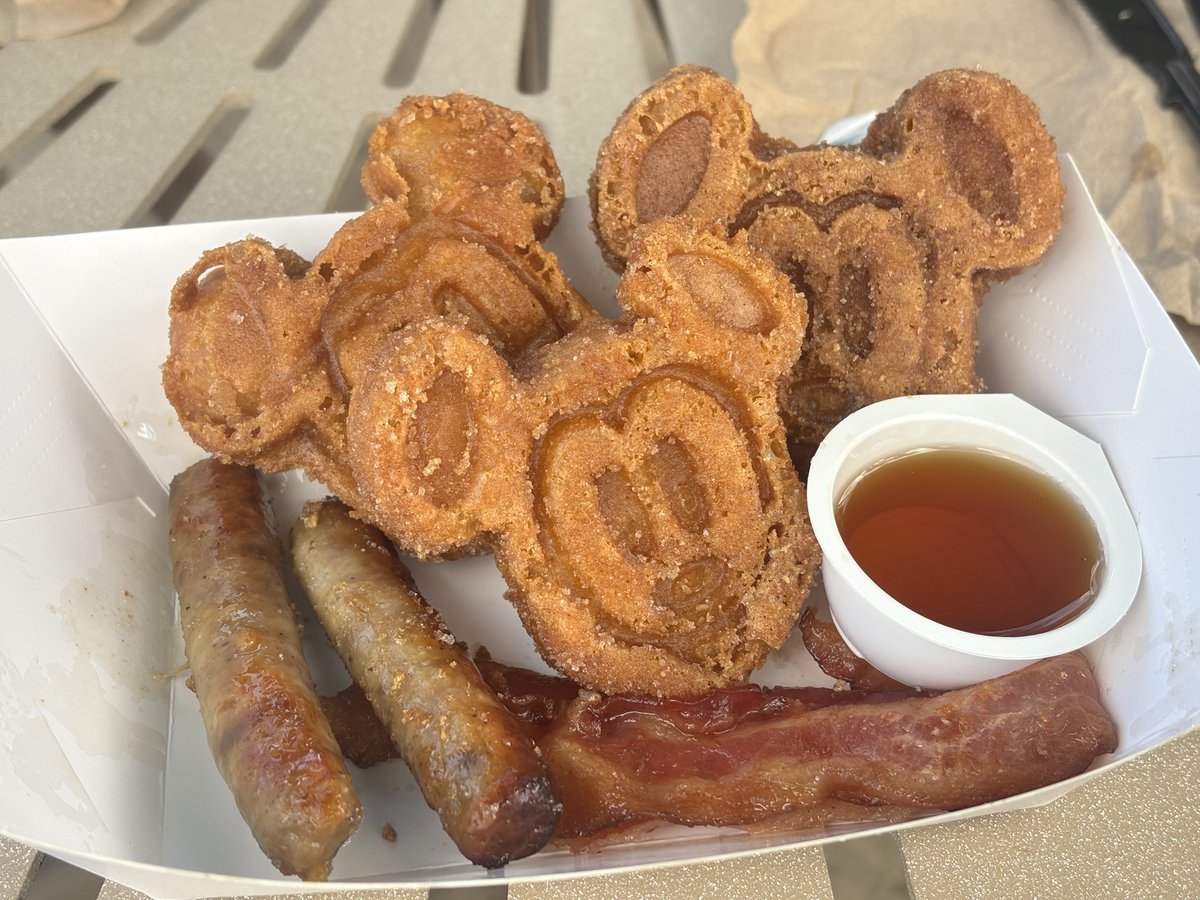 TestShotTyler's tweet photo. Churro Mickey Waffles at Caribbean Beach did not disappoint! https://t.co/7z7ekuqJBV