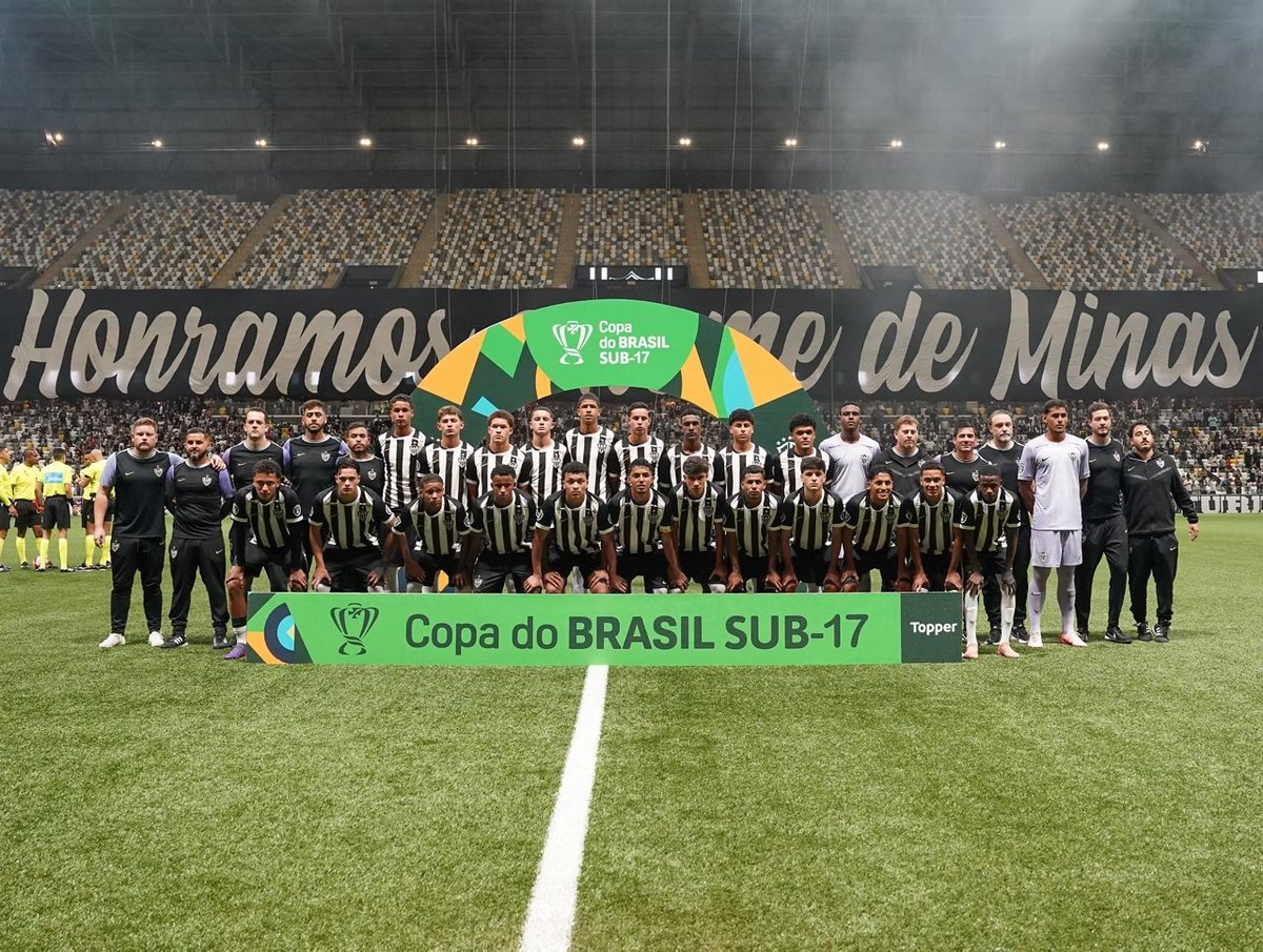 AlexCAM49's tweet photo. Base não é pra levantar caneco.
BASE É PRA REVELAR CRAQUE.
Perdeu, mas o @Atletico tem uma safra que nunca teve desde a década de 70 com Reinaldo e Cia.
Atleticano que não dormiu feliz ontem vendo que temos um time que vai salvar os cofres do clube, esta doente da cabeça. https://t.co/8GDSwwz9qV