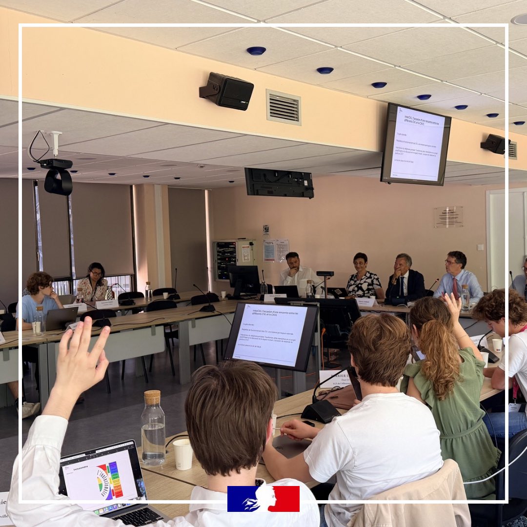 acgrenoble's tweet photo. Le recteur Philippe Dulbecco et @ThiAumage, IA-DASEN de l’Ardèche, ont participé au CAVL bilan de la mandature 2024-2026 de l’Académie de Grenoble aux côtés des élus lycéens🎓
 
Inclusion, engagement et vie lycéenne ont rythmé les échanges.
 
👏 Clap de fin pour cette mandature ! https://t.co/28ypxmymcq