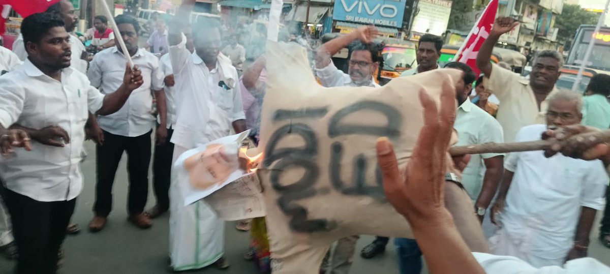 cpimspeak's tweet photo. Protests took place across Tamil Nadu condemning the ED raids on the residences on former Keralam Chief Minister Pinarayi Vijayan and his family, and the brutal repression of protesting #CPIM workers in Delhi. https://t.co/jUhmzMifB5