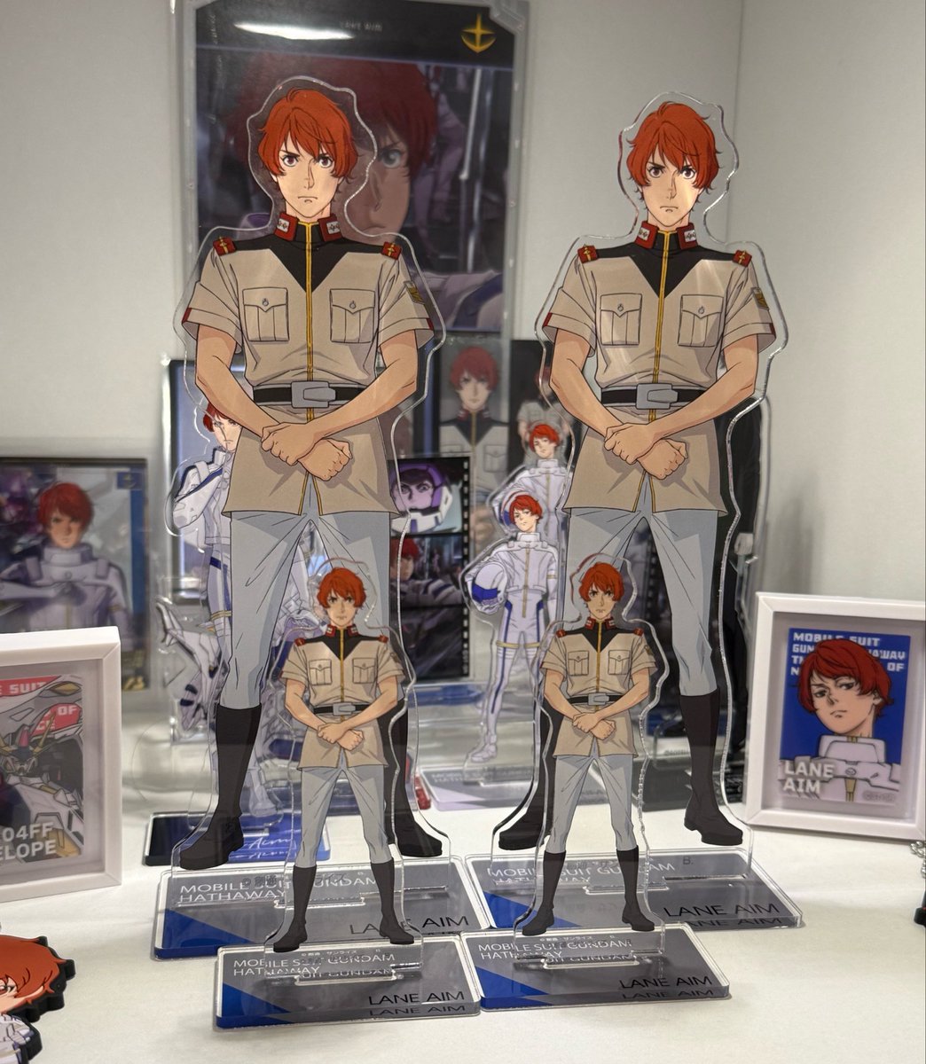 moonlitmoogle's tweet photo. I got my Lane Aim stands in! The size difference is huge haha https://t.co/xp8ctV2oZM
