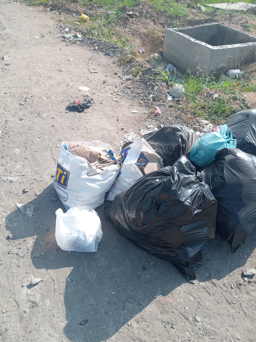 flash_ito's tweet photo. Sigue abandonada la "regeneración" de 'alcalde' @WilsonCanizares en av #FebresCordero, junto a predio lleno de maleza y basura entre puente y etapa Onix, en La Aurora  @ComunidLaAurora @tctelevision @teleamazonasec @EcuavisaInforma @DiarioExtraEc @eluniversocom @Wlaradioec https://t.co/bpRQRAyxUy