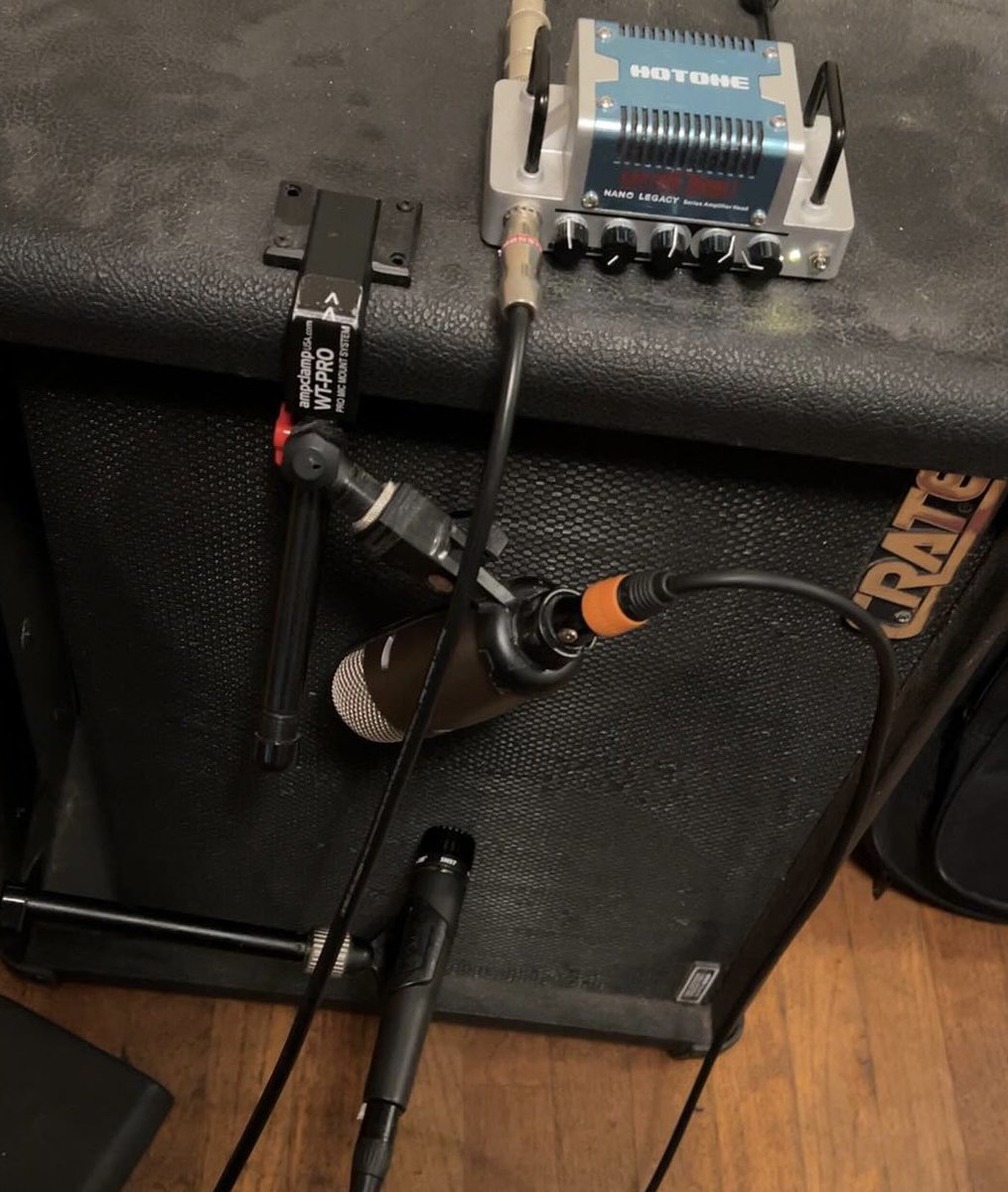 BeezerGuttler's tweet photo. You don’t need expensive gear to get good tone https://t.co/tAdTr2wFpS