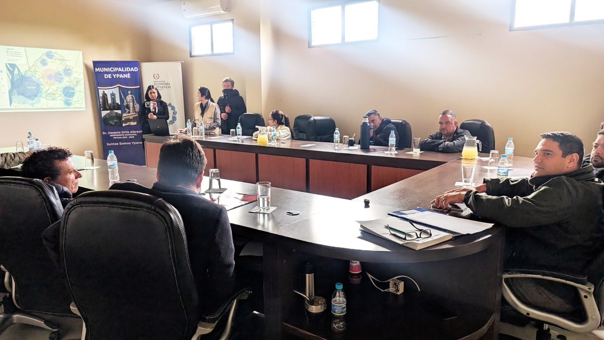 MEF_Paraguay's tweet photo. El #MEF acompaña con asistencia técnica a la Municipalidad de Ypané (@DeYpane) en la elaboración de su Plan de Ordenamiento Urbano y Territorial #POUT, en el marco del proyecto Paraguay + Verde🌱
Más Info 🔗 https://t.co/I4zGRkUERW https://t.co/neQ1rPCdrA