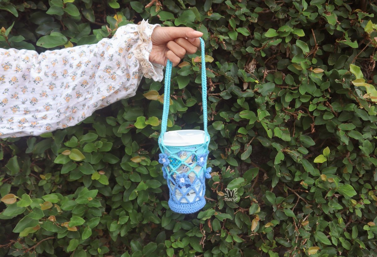 motmothmood's tweet photo. Karya rajut 2in1 yang bisa dijadikan crochet cup holder sekaligus bagcharm, terinspirasi dari Frieren dan bunga favorit Himmel. 
@TomoroCoffee_ID
#TOMOROFanArt #TOMOROCOFFEE #TOMOROHealingJourney #crochetcupholder #sousounofrieren 
#crochetbagcharm https://t.co/3CbRZSnIAR