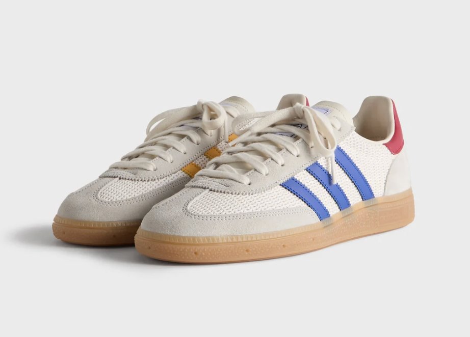 JustFreshKicks's tweet photo. Kith &amp; Messi x adidas Handball Spezial

🗓️ May 29th
💰 $120

Each pair comes with a Lionel Messi trading card and select cards are PSA-graded and signed https://t.co/ogVgOOgofh
