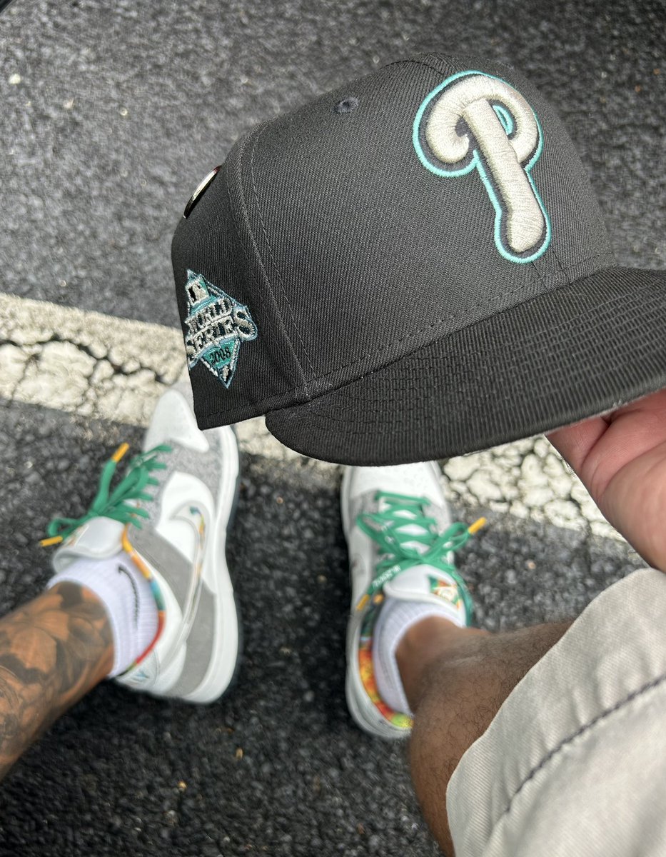 Cmd_Guap1's tweet photo. More got dang rain…. 

FOTD x KOTD
@HatClub x @nike
Aux Pack Dream Chasers Phillies x @LapstoneHammer Philly Dunks

#PINdejos @PINdejos1 #NUMaera #GettingAfterIt #CrushingTheDay #RingTheBell https://t.co/EgUMBPVXoY