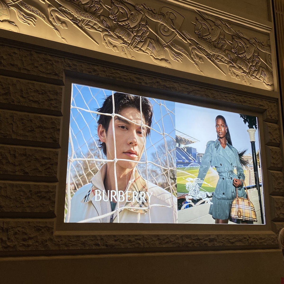 begin_again49's tweet photo. ระดับนี้ไม่มีอะไรต้องอายและต้องเป็นห่วง ฉันเป็นเบอเบอร์รี่ฉันก็ทุ่มสุดตัว  ทีมเรามันสตรองมาก global campaign 2อันติดในหนึ่งปี ธรรมดาของฉันแต่เป็นความฝันของใครหลายคน ลืมอะไรลืมได้แต่อย่าลืมที่จะเริ่ด อ่านจบขอยิงadd https://t.co/SmRRyzId5P