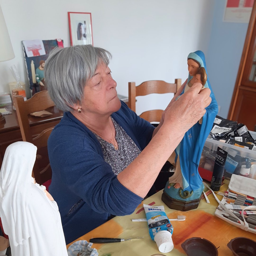 soscalvaires's tweet photo. Vous êtes ici en #Moselle !
Nos #Consolatrices de #Lorraine a préparé une #vente pendant plusieurs mois, nettoyant et peignant tous ces #objets laissés à l'abandon dans des #brocantes ou au fond des #églises.
Vous voulez les rejoindre ? 🤝 Contactez-nous !
#soscalvaires https://t.co/qCmP5vgDY4