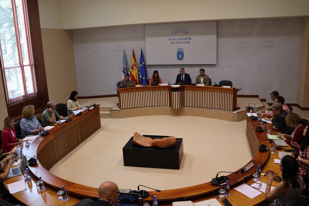 Par_Gal's tweet photo. 📌Acordos aprobados na Comisión 1ª, Institucional, de Administración Xeral, Xustiza e Interior celebrada o 27 de maio de 2026
https://t.co/vR6rgGQicU https://t.co/3j5DaqFeuz