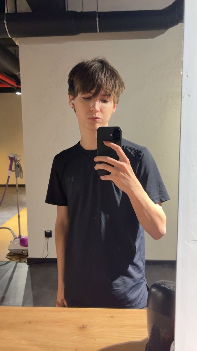 Connor 💞 tweet media
