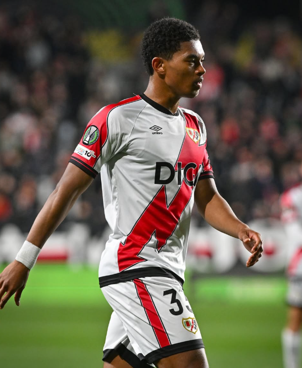 OrellutsFC's tweet photo. 🇪🇺 Jozhua Vertrouwd puede ser campeón de la Conference League esta noche

🇳🇱 El joven nerlandeés ha disputado 500' en la competición a pesar de ya no estar en la lista de inscripción.

🍀¡Mucha suerte al Rayo y a Jozhua! https://t.co/ancfLD28xG