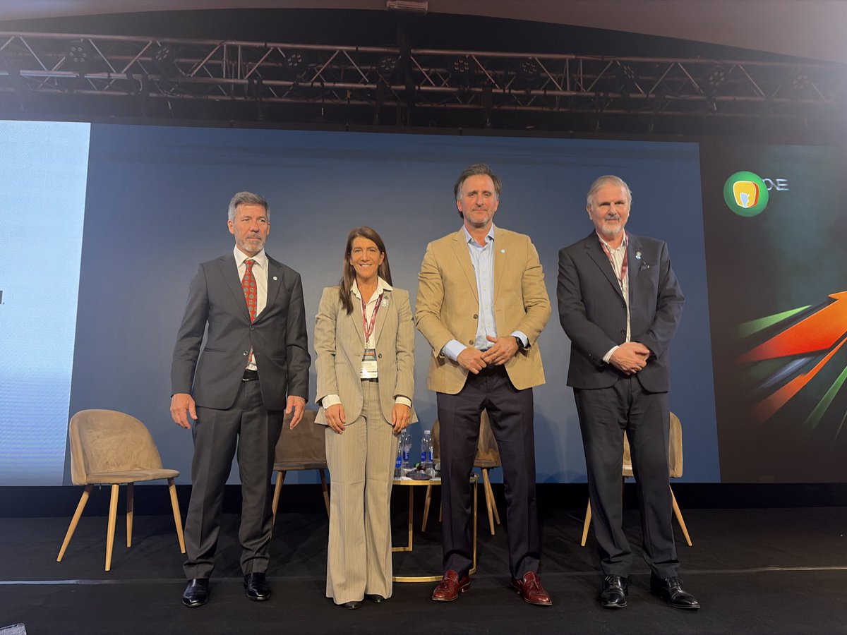 Barbechando's tweet photo. #CongresoMaizar 🌽 ¿Cómo le hablamos a la política? 🗣️

📌 Te lo contamos en el panel de hoy junto al Senador @joacobl75 y el Diputado @catoardohain, ambos presidentes de las comisiones de agricultura, @AngieNaveyra Presidente de Barbechando y la moderación de Ricardo Marra. https://t.co/GGDxSdlGez