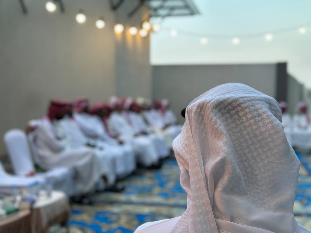 Awn2225's tweet photo. أقامت جمعية #عون لعلاج الإدمان صباح اليوم #حفل معايدة لنزلاء مركز الرعاية والتأهيل، وذلك في أجواء أخوية سادتها المحبة والألفة، ضمن برامج الجمعية الهادفة إلى تعزيز الدعم النفسي والاجتماعي للمستفيدين خلال المناسبات والأعياد.

وتضمن الحفل عددًا من الفقرات الترفيهية واللقاءات الودية، إلى جانب تبادل التهاني والتبريكات بعيد الأضحى المبارك، وسط مشاركة من الفريق الفني والإداري، بما يسهم في إدخال البهجة والسرور على نفوس النزلاء وتعزيز روح التعافي والانتماء لديهم.

وأكدت الجمعية حرصها على إقامة مثل هذه البرامج النوعية التي تعزز الجوانب الإنسانية والاجتماعية، وتسهم في خلق بيئة داعمة ومحفزة للمستفيدين خلال رحلتهم العلاجية والتأهيلية.