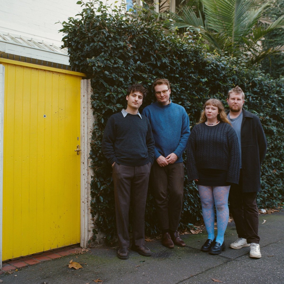 varandra4's tweet photo. 8月にデビューAL『Together, Slowly』をリリースするメルボルンの４人組Postures。Indie Folk/Dream Pop/Chamber Pop辺りを行き来しながら描かれる温かくも切ない世界観がどストライクで最高です。
これはアルバム大期待🙌🙌

Caroline, Please Get Out of My Dreams
https://t.co/JMLr6hisMB https://t.co/49UCrYFR6v