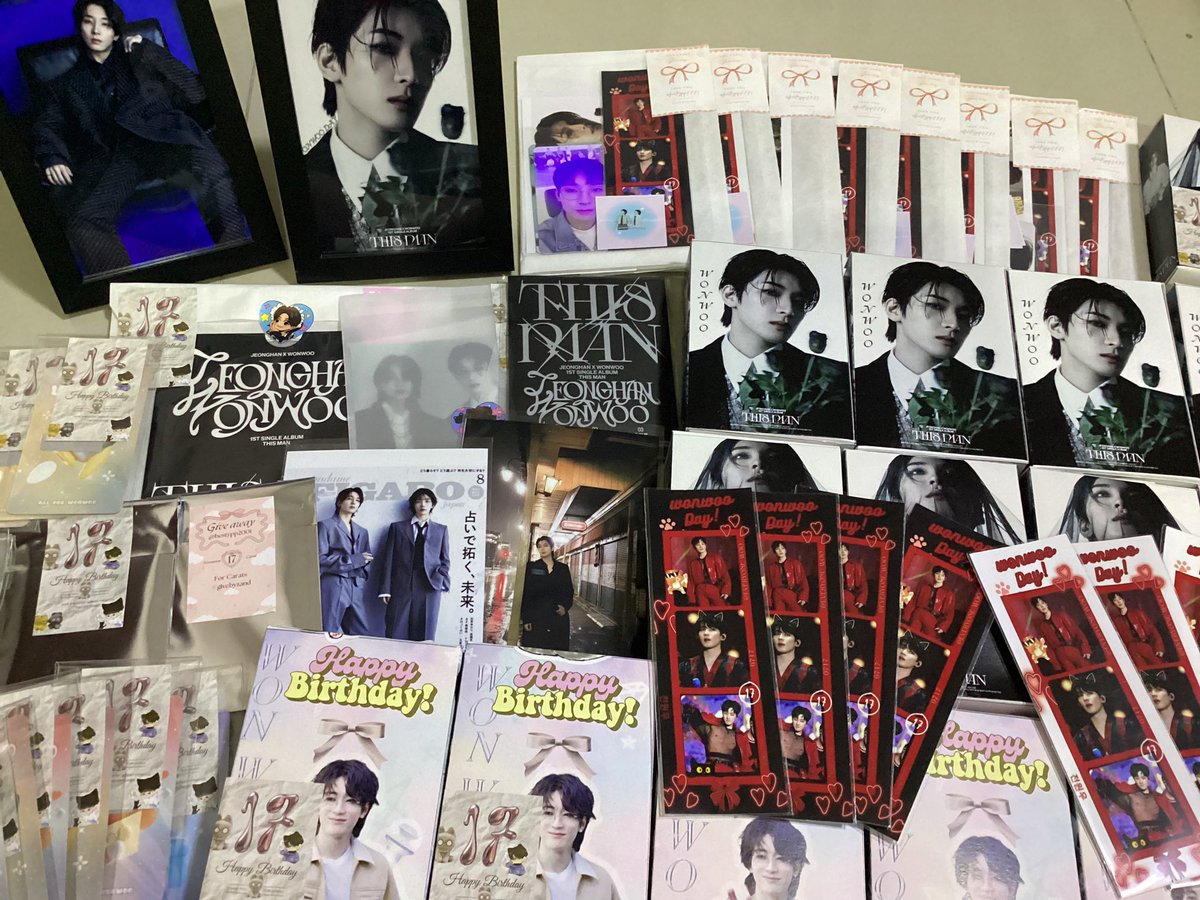 bestypp2001's tweet photo. คิดและสงสัย ช้านเอาเงินจากไหนมาทำฟร่ะะะ
เสื้อที่แจก คือนั่งสกรีนเองทุกตัว กระเป๋าก็สั่งบล๊อกมากรีนเองทุกใบ 😹😆 #givebyzand เก่งมาก หาเงินเก่งมาก !! https://t.co/8O67kA5PeF
