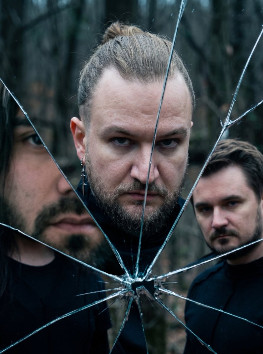 PostMonde's tweet photo. Doom metal, gothic rock, darkwave, atmosferik elektronikler ve melankolik pop odaklı şarkı yazımını bir araya getiren Haarps; "Pain Won’t Stop" adlı teklisini yayımladı. Bu parça "Songs for the Abyss" albümünün bir ön bölümü niteliğinde.

https://t.co/04CYsY8n2K https://t.co/pNt4IXbV8z