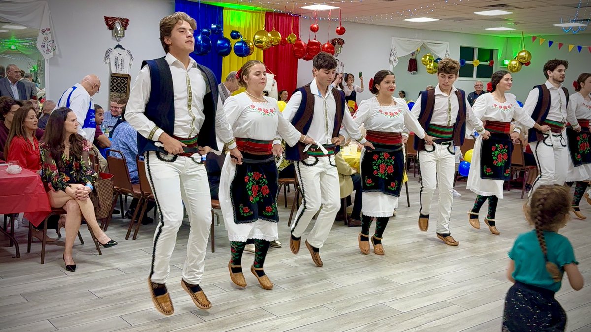 luca_erazo's tweet photo. Celebrating my Romanian heritage through traditional #Romanian folk dance 🇷🇴 https://t.co/88MaitDozK