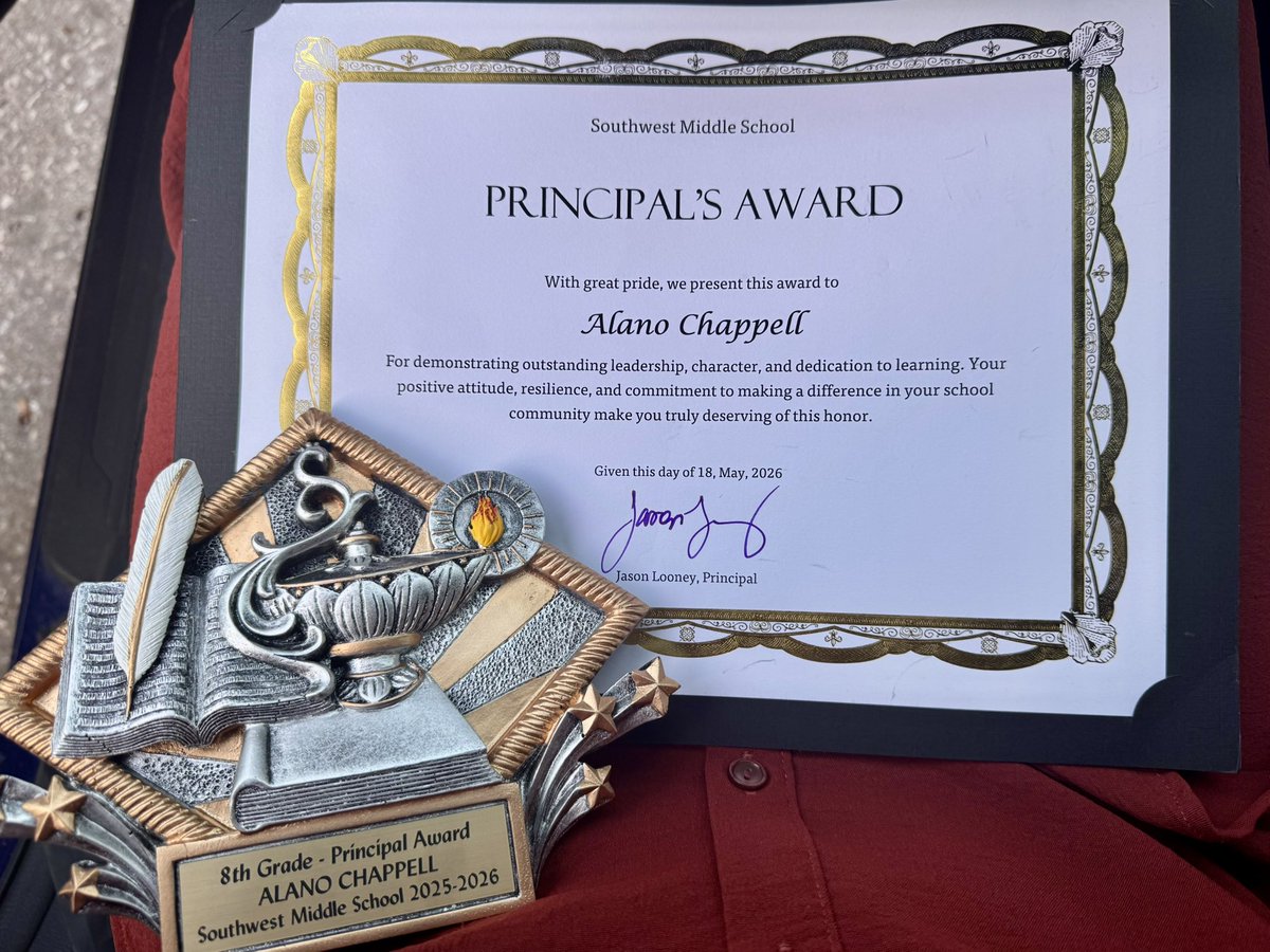 AlanoChapp8's tweet photo. Blessed to receive Awards. https://t.co/zU52N8nx9C