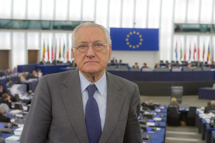 MarioMauro's tweet photo. A Dio caro Peppino! In spe erecti! @EPPGroup @EPP #BasePopolare https://t.co/RUUsMS25UN