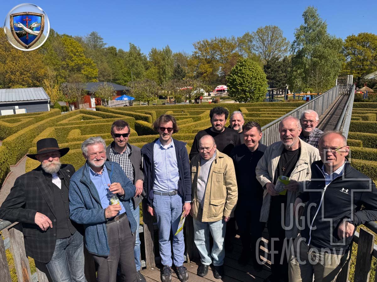 OFMConv_it's tweet photo. Tra Noi
Dodici frati della Provincia di Santa Elisabetta si sono riuniti in Germania per l’incontro formativo “Tra Noi”, condividendo riflessioni su fraternità, safeguarding e futuro della Provincia, con visita finale alle benedettine di Osnabrück.
https://t.co/zGZ7bb1sRf https://t.co/Iwmd9SkYAB
