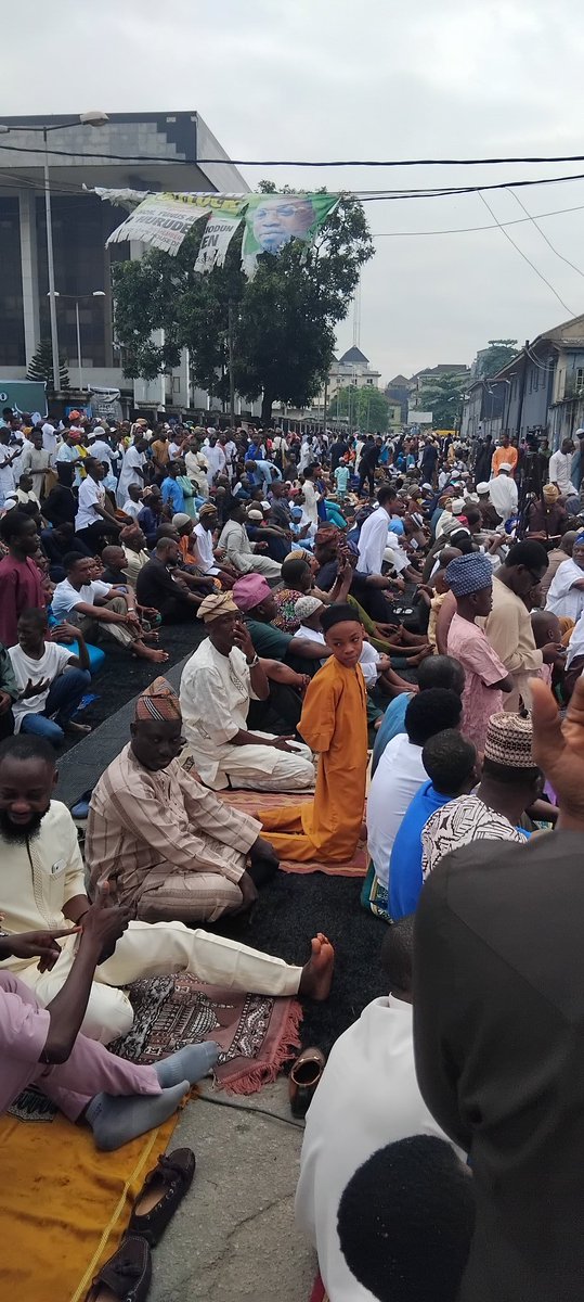 MuhammedHamin's tweet photo. Islam

A faith rooted in love rather than hatred.

A peaceful religion opposing chaos.

An inclusive faith promoting unity over division.

A religion dedicated to purity over impurity.

Today is a special day for Muslims to gather and celebrate the ritual. Barika de Sallah. https://t.co/wo8bQbpRv8