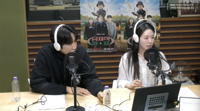 tang__kira's tweet photo. Ji Yeeun kaget banget pas adeknya muncul di Yoo Jaesuk B&B.

Adenya bukan ga bilang-bilang/surprise dateng ke acara itu. Adenya bahkan gatau kalau Ji Yeeun tuh jadi cast acara tersebut.

Pas ditanya apakah Ji Yeeun deket sama adenya?? Ji Yeeun jawab dia ga deket sama sekali sama adenya, jadi pas ketemu di acara itu awkward banget. Ji Yeeun sampai "Ngapain sih dia datengg???" Malu bgtt. Ji Yeeun masih inget betapa kagetnya dia pas pertama kali ketemu adenya.

https://t.co/X6BlErV9Lt