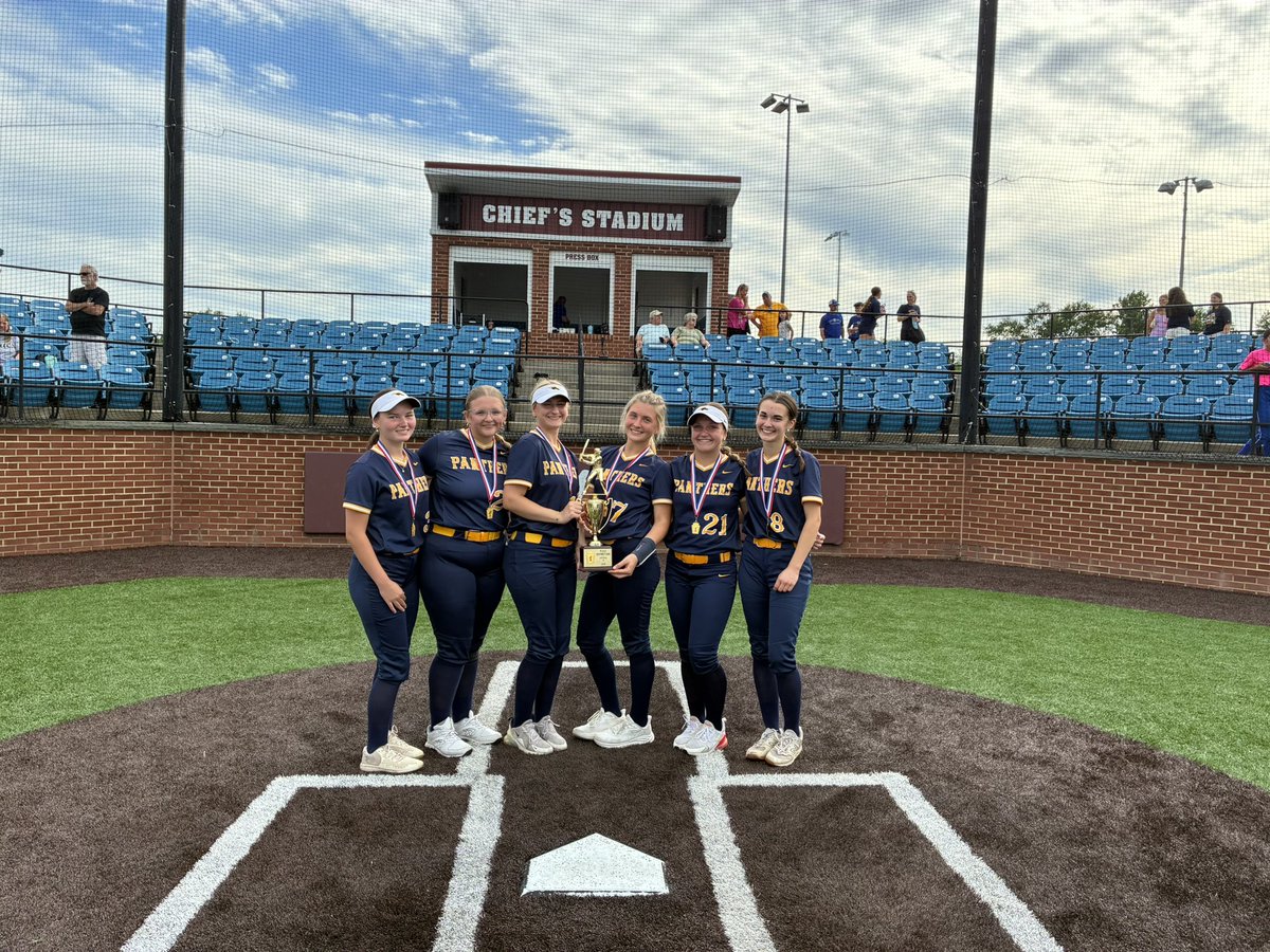 lexidibricida26's tweet photo. 2026 District 1 4A Champs!!! So proud of my team! I went 2-2 with a sac fly, 3 RBIs, and 1 run scored!!! Can’t wait to see what we do next! On to states!! https://t.co/6FeZFG2PH1