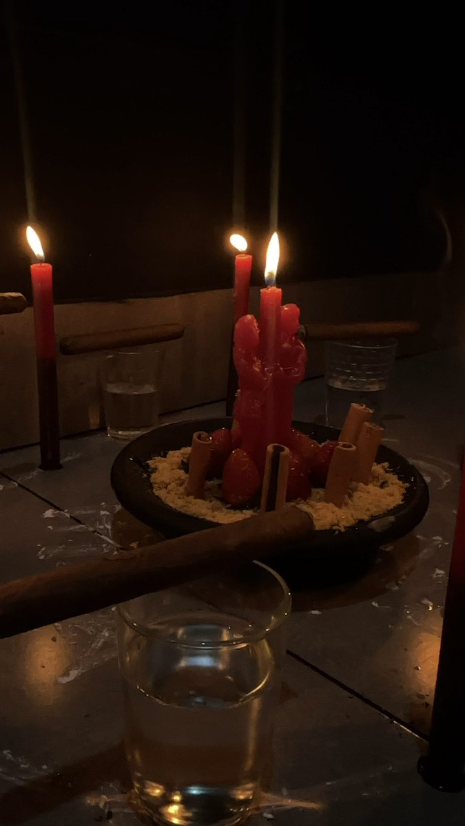 _anamv__'s tweet photo. MESA ABERTA!! 
Oráculo de 7 navalhas e RASGA MORTALHA

🔮 me chama para agendar a sua!!
https://t.co/lhn8QB1qJt

resposta imediata

tarot cartomante tarologa taro baralho cigano macumba feitiço bruxaria pombagira cartas cartomancia magista https://t.co/JZT9Pxy0W1