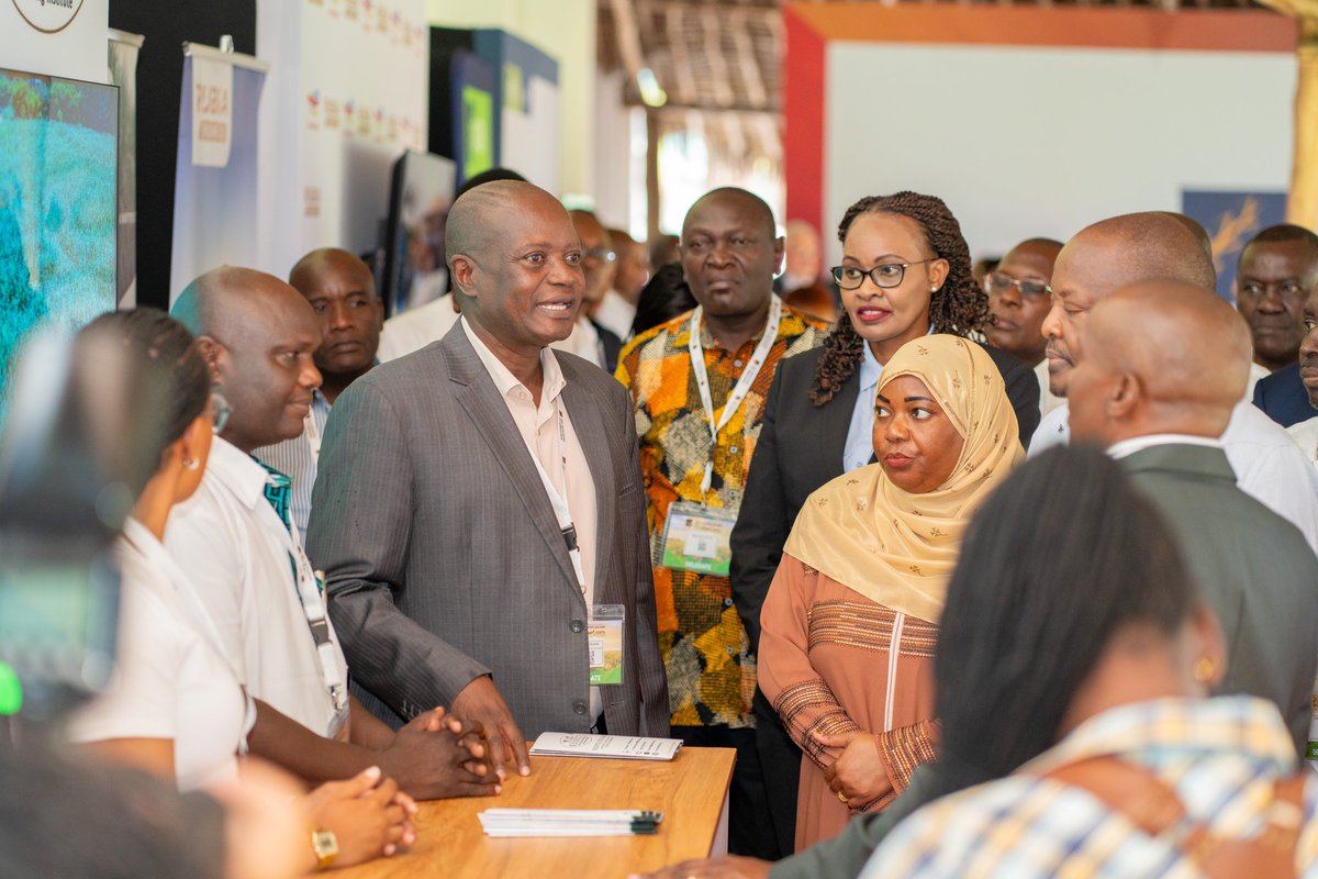 KESRETI's tweet photo. Proud moment at #ISOKenya2026

Our Ag. CEO Dr. Chrispine Omondi discussing KESRETI’s mandate and contributions with Hon.@KindikiKithure and @CS_MoALD Sen. Mutahi Kagwe at our booth.

As a research and training institute, we remain committed to supporting Kenya’s sugar sector. https://t.co/yIKRh6O0Hz