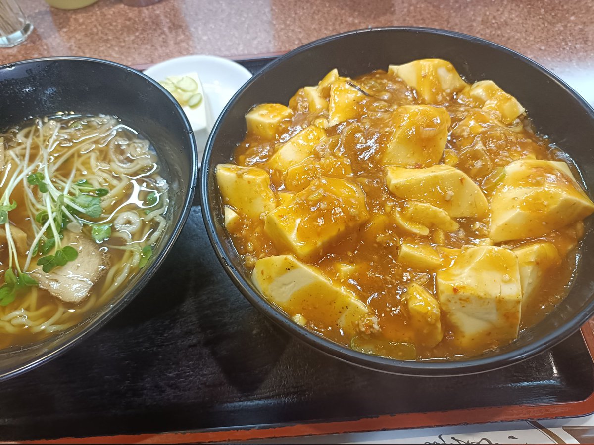 reonarim810's tweet photo. 自分の転職送別会で結構飲んだけど、ほぼ食べなてなかったのでラーメン王へ、腹いっぱいです。 https://t.co/OMub6bkNmX