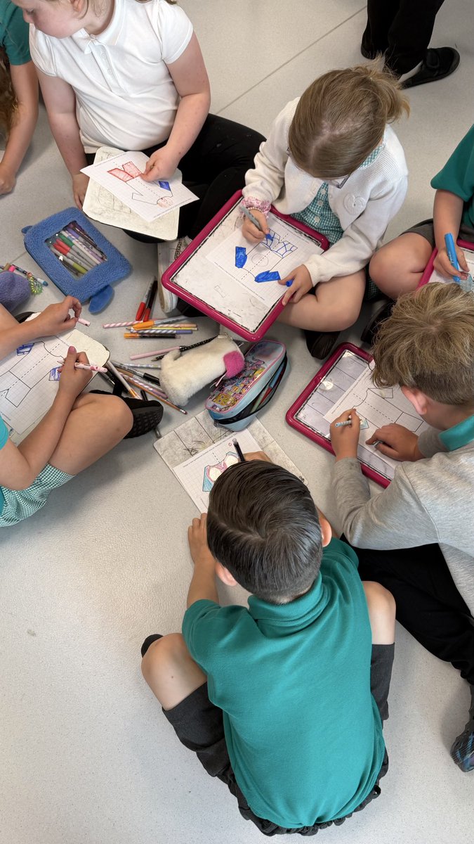 mccusker_miss's tweet photo. Today we have been exploring symmetry! We created symmetrical football kits for the Scottish football team! 🏴󠁧󠁢󠁳󠁣󠁴󠁿 ⚽️ @LawmuirPS https://t.co/IlcOz0YWzu