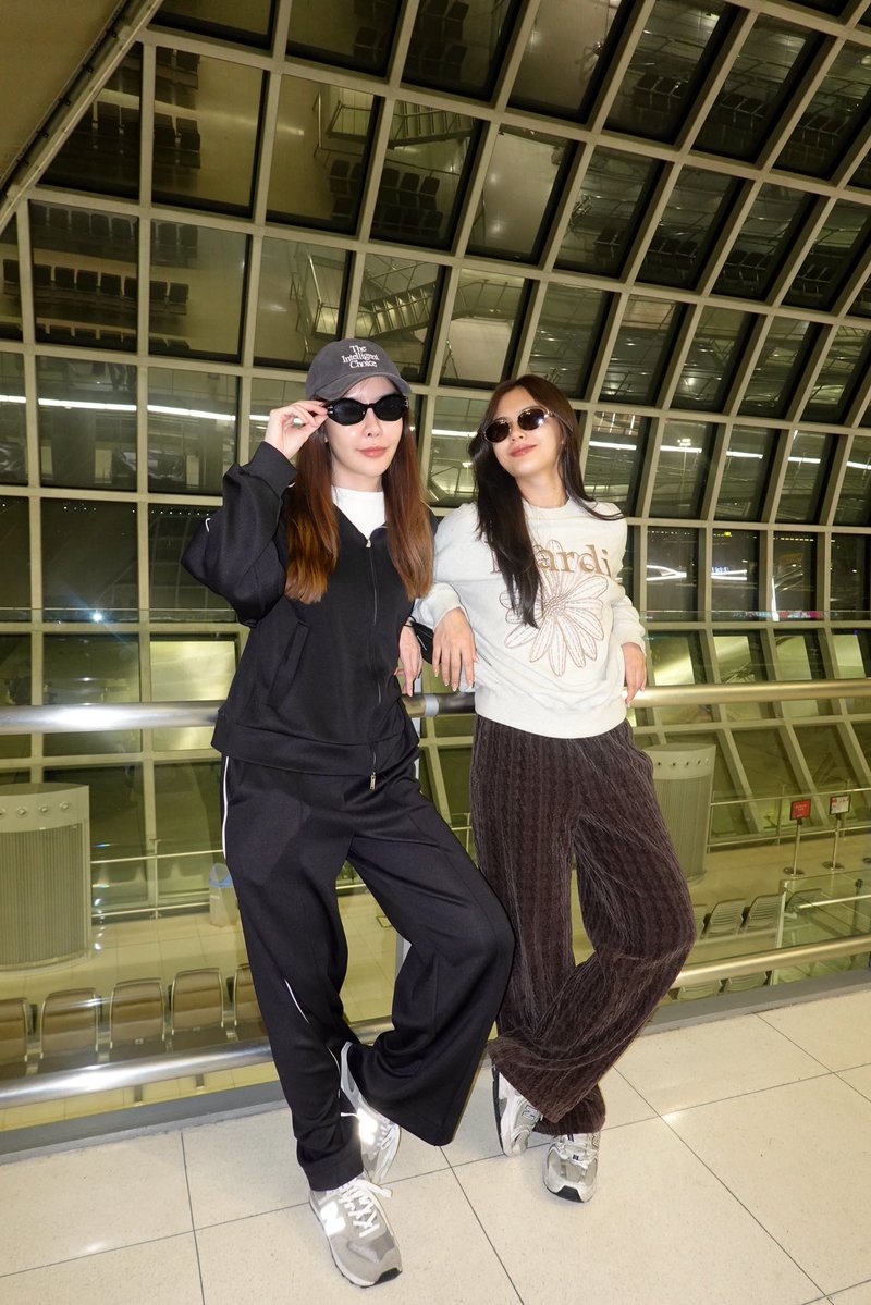 Falling4hater's tweet photo. JAPAN is calling, see IZEZA in Fukuoka ✨😛💖 #izeza #izelands #marissalloyd https://t.co/bh2MmJewEW