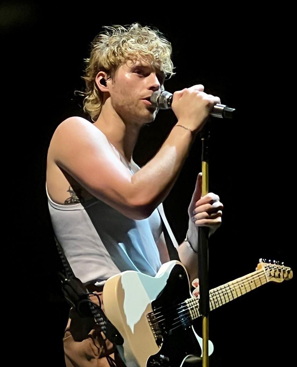 sunxlrh's tweet photo. i miss mullet 5sos era https://t.co/QQh9w9E0d0