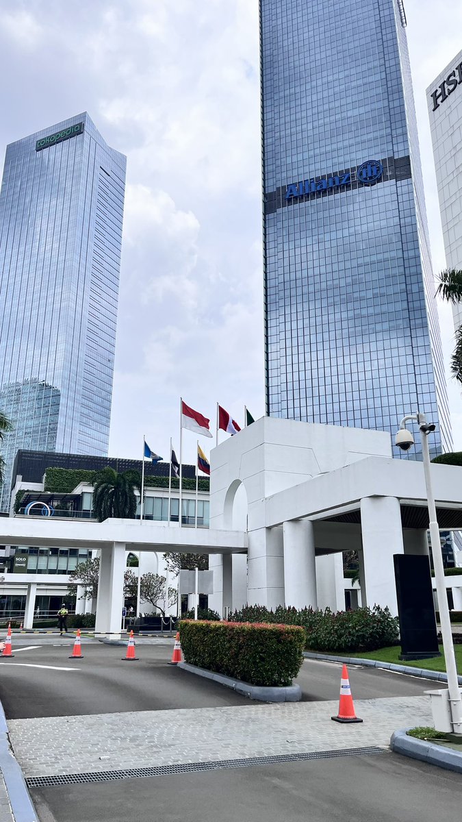 dkarinaw's tweet photo. Ketika foto ngasal tapi lo di Jakarta https://t.co/dBQIYjHHsA