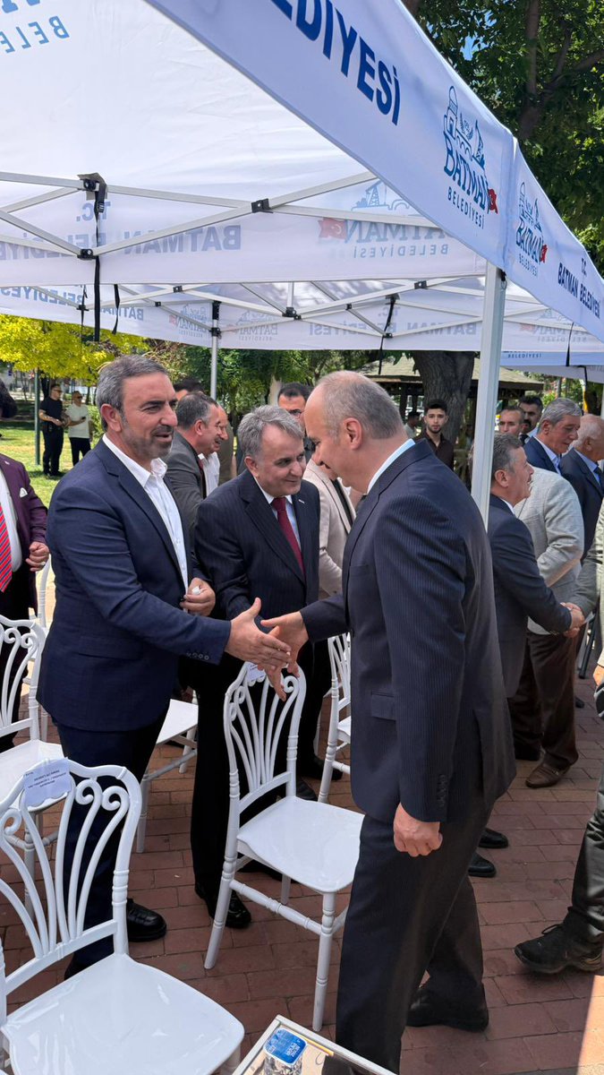 askonbatman's tweet photo. Şube başkanımız @selmannasiroglu:
Valimiz Sn. Ekrem Canalp'ın ev sahipliğinde düzenlenen,maliye bakan Yrd Zekeriya Kaya ve Mv. Ferhat Nasıroğlu nun katıldığı bayramlaşma programına katıldı.
@orhanaydin 
@Volkan_Khrmn08 
@avsiracsusuz 

#Batman #bayramlaşma https://t.co/rl1C20ldQP