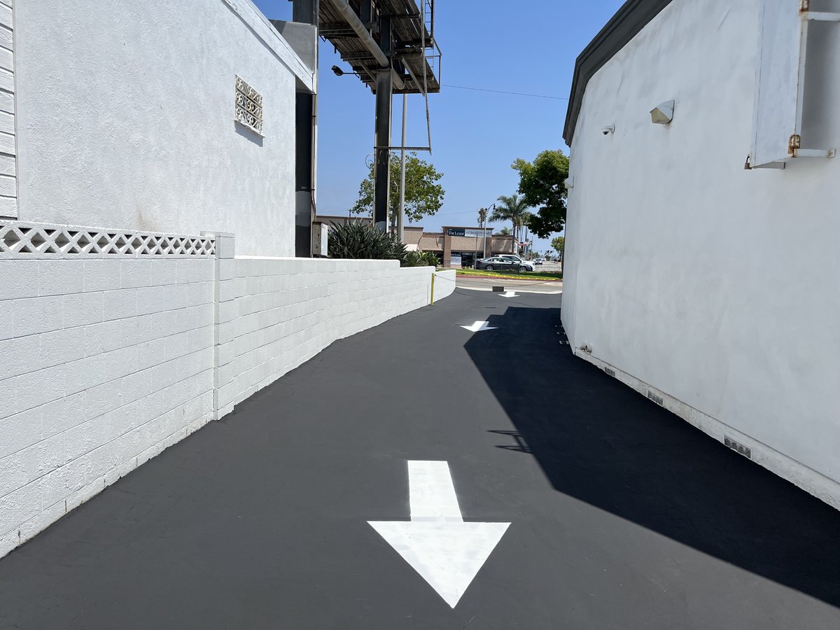 Asphalt_Pro's tweet photo. Empire Parking Lot Services' experienced maintenance division was completing sealcoating &amp; striping for French Florist in Costa Mesa. Is seal coating the solution you need right now? Check us out on Google or Yelp! https://t.co/NHiteZBT8z