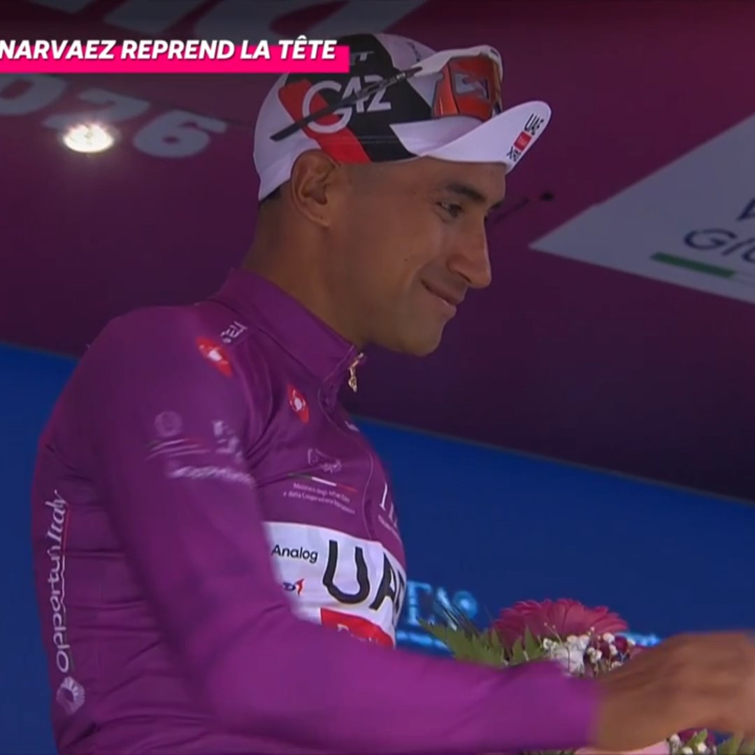 LeGruppetto's tweet photo. Jhonatan Narvaez reprend le maillot cyclamen, avec 12 points d'avance sur Paul Magnier. 

Il y aura 50pts en jeu ce jeudi à l'arrivée. Il faudra passer une bosse de 1,1km à 12,3% de moyenne, dont le sommet sera situé à 9,3km de l'arrivée. #GirodItalia https://t.co/V1IoGKcLKL