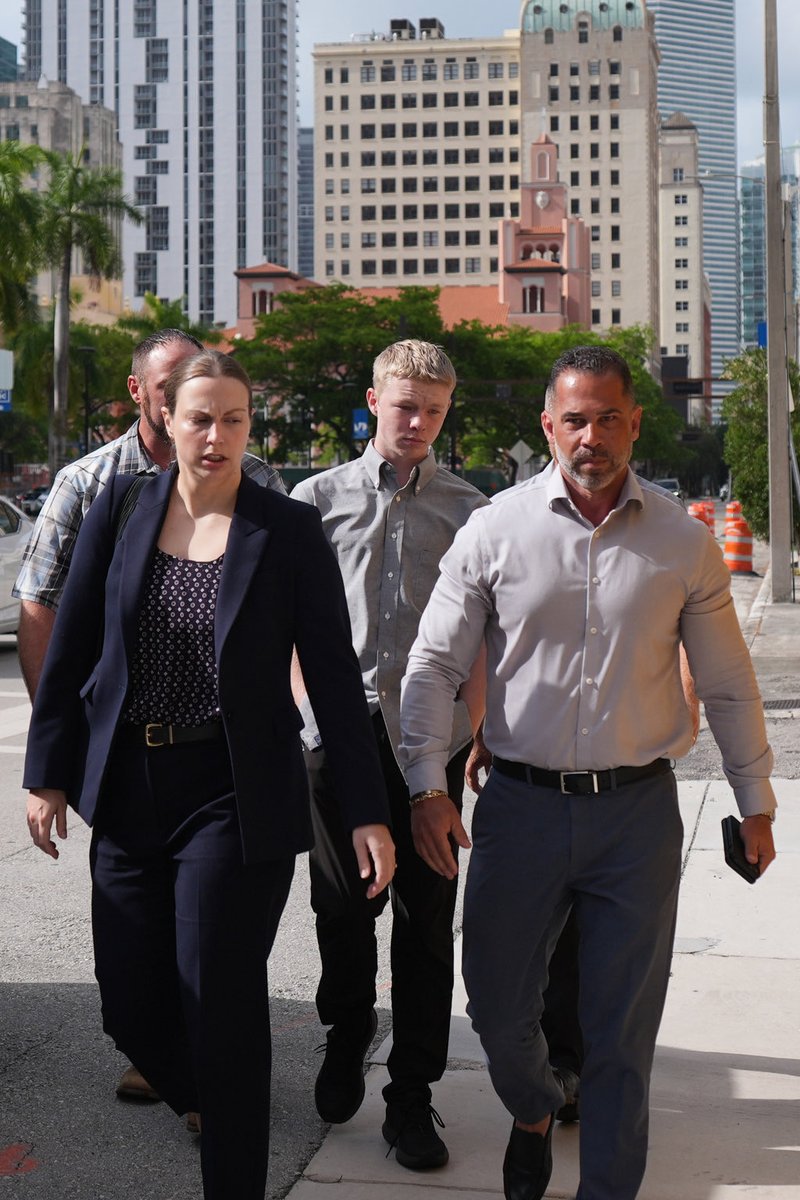 justin_schecker's tweet photo. Happening now: Anna Kepner’s stepbrother is in a Miami Federal courtroom as DOJ argues his pretrial release should be revoked. He was 16 at time of cruise ship murder in last Nov. In April he was indicted as an adult for murder and sexual abuse charges.
AP Photo/Rebecca Blackwell https://t.co/XlCURp42Ip