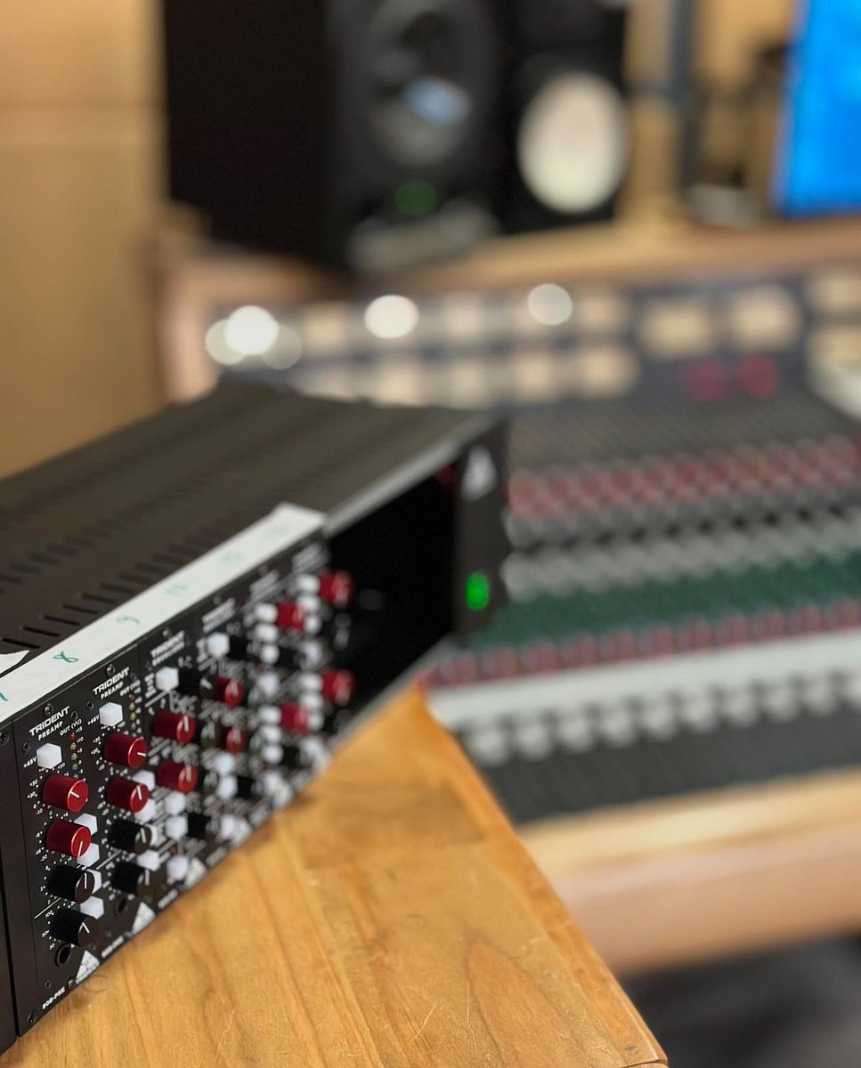 Trident_Audio's tweet photo. About a year and a half ago, we loaned our 500 Series 80B gear to the awesome Fremont Recording to compare with their beloved vintage 80B console...

"Arguably BETTER than the original 80B preamps and eqs. Two thumbs up."

📷 🗣️  Fremont Recording https://t.co/3BN1cxV46c