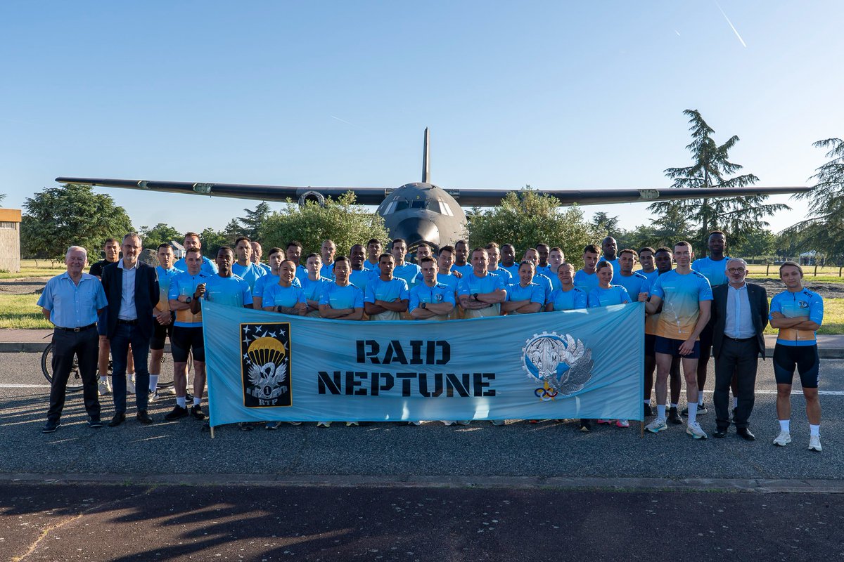 1er_RTP's tweet photo. Le Raid Neptune 2026 est lancé !

Les participants ont pris la direction de Sainte-Mère-Église sous les encouragements de l’ensemble du régiment, après une cérémonie sur la place d’armes du 1er RTP.

Cap sur Agen pour commencer les 1000km ! https://t.co/TsDk9jh6tE