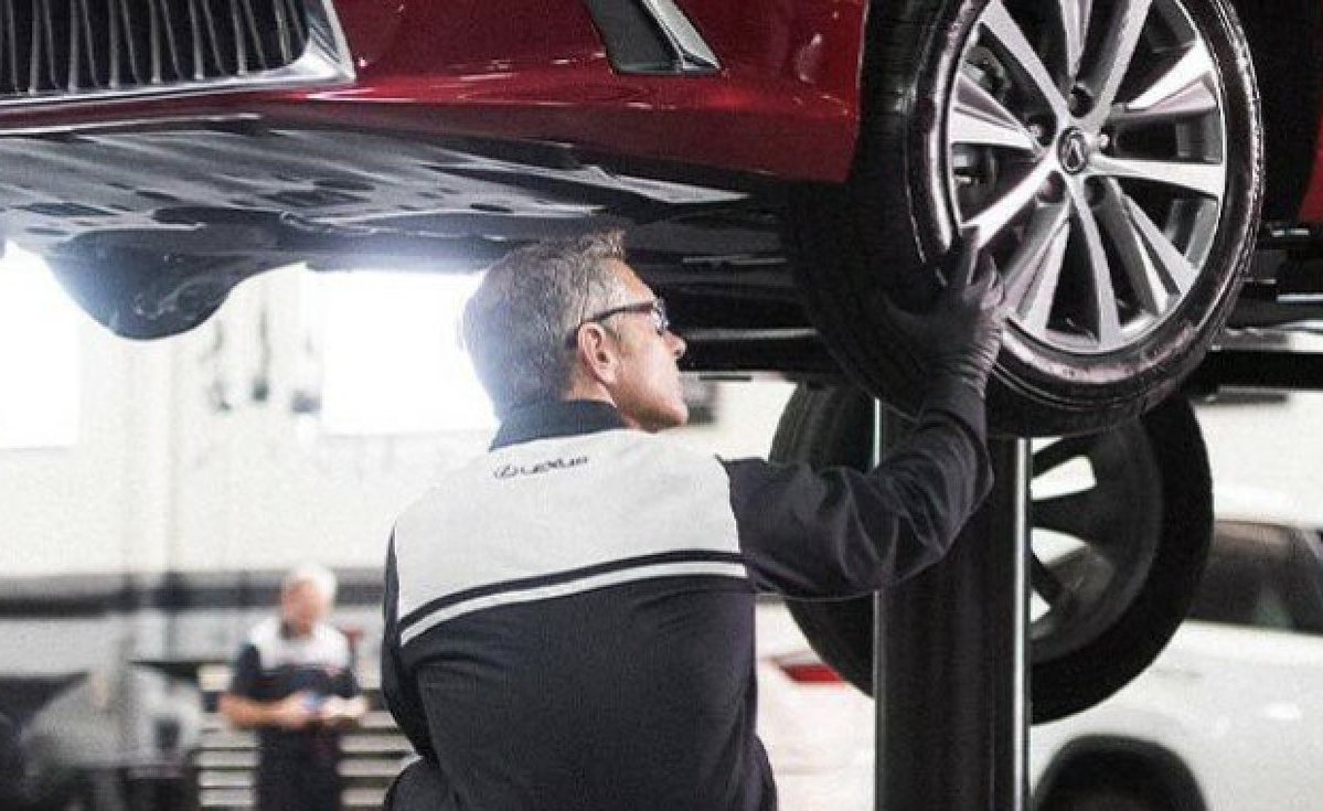 PrestigeLexus's tweet photo. We recommend full synthetic oil changes for longer life and better performance in all conditions. Always check your Warranty & Services Guide for the right oil for your Lexus π§
π https://t.co/wwwB1xTPZa
.
.
.
#PrestigeLexus #LexusService #LexusCare #SyntheticOil #CarMaintenance https://t.co/JjaOILH6Qh