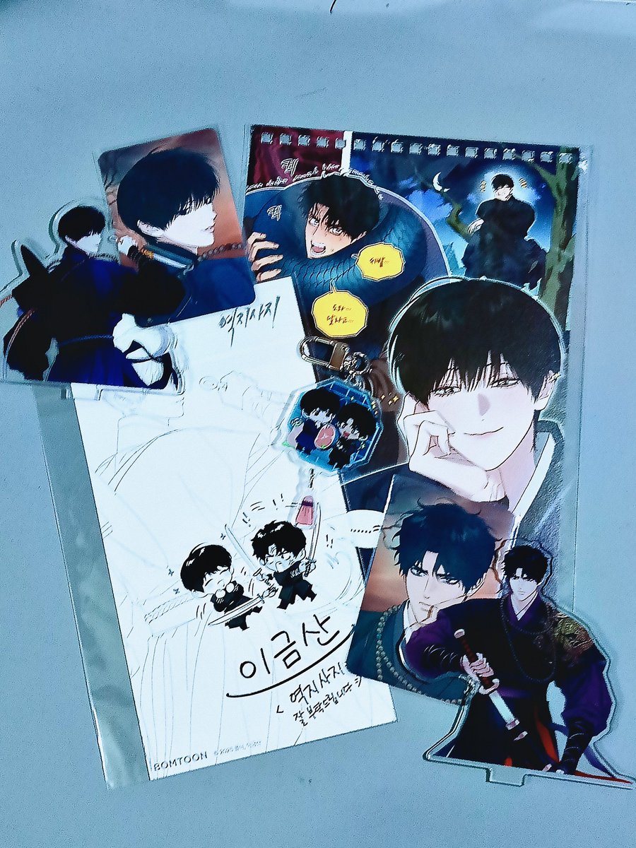 ky4n07's tweet photo. I need more merch ngl #역지사지 #易地思之 #reversethinking #todovuelve https://t.co/fj42wvpj6B