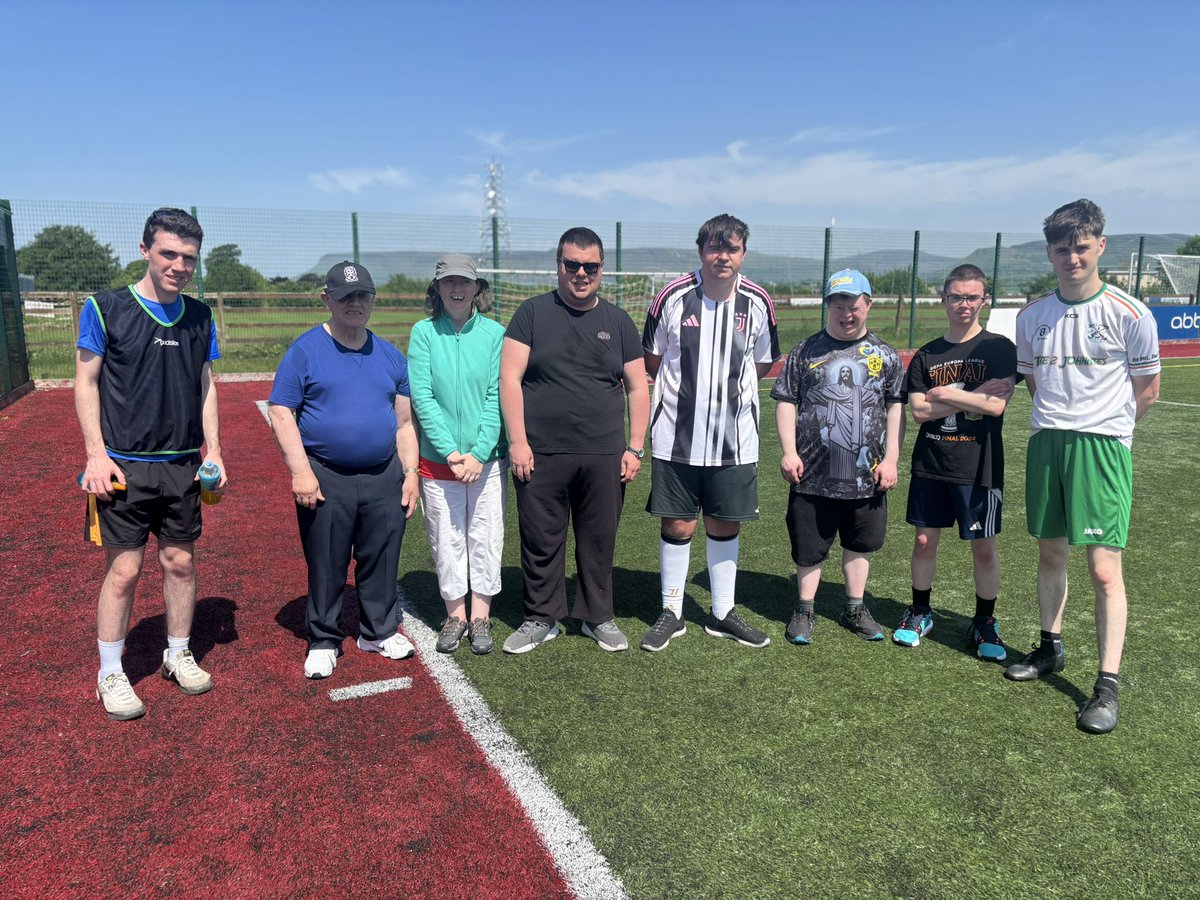 CommunityRovers's tweet photo. Rovers In The Community 🔴⚪️

Good fun with some of our social footballers this afternoon at the Showgrounds ☀️

#Bitored | #Since1928 https://t.co/tAWr8jt2hc