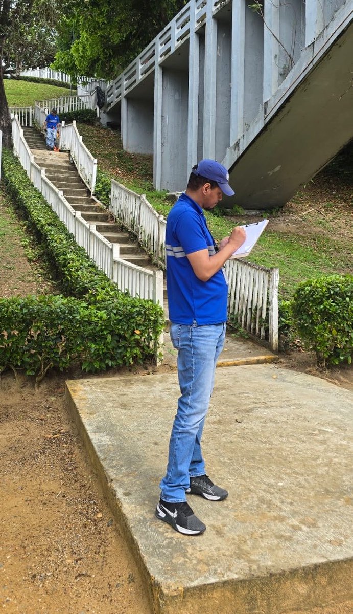 ONESVIERD's tweet photo. Con el fin de verificar las condiciones estructurales y determinar posibles riesgos, realizamos una evaluación técnica al Puente Peatonal de la Bahía de Samaná, coordinado por el Ing. Ernesto Grant, encargado de la Delegación Regional de Puerto Plata.

#OnesvieRD https://t.co/PJNtex6i0K