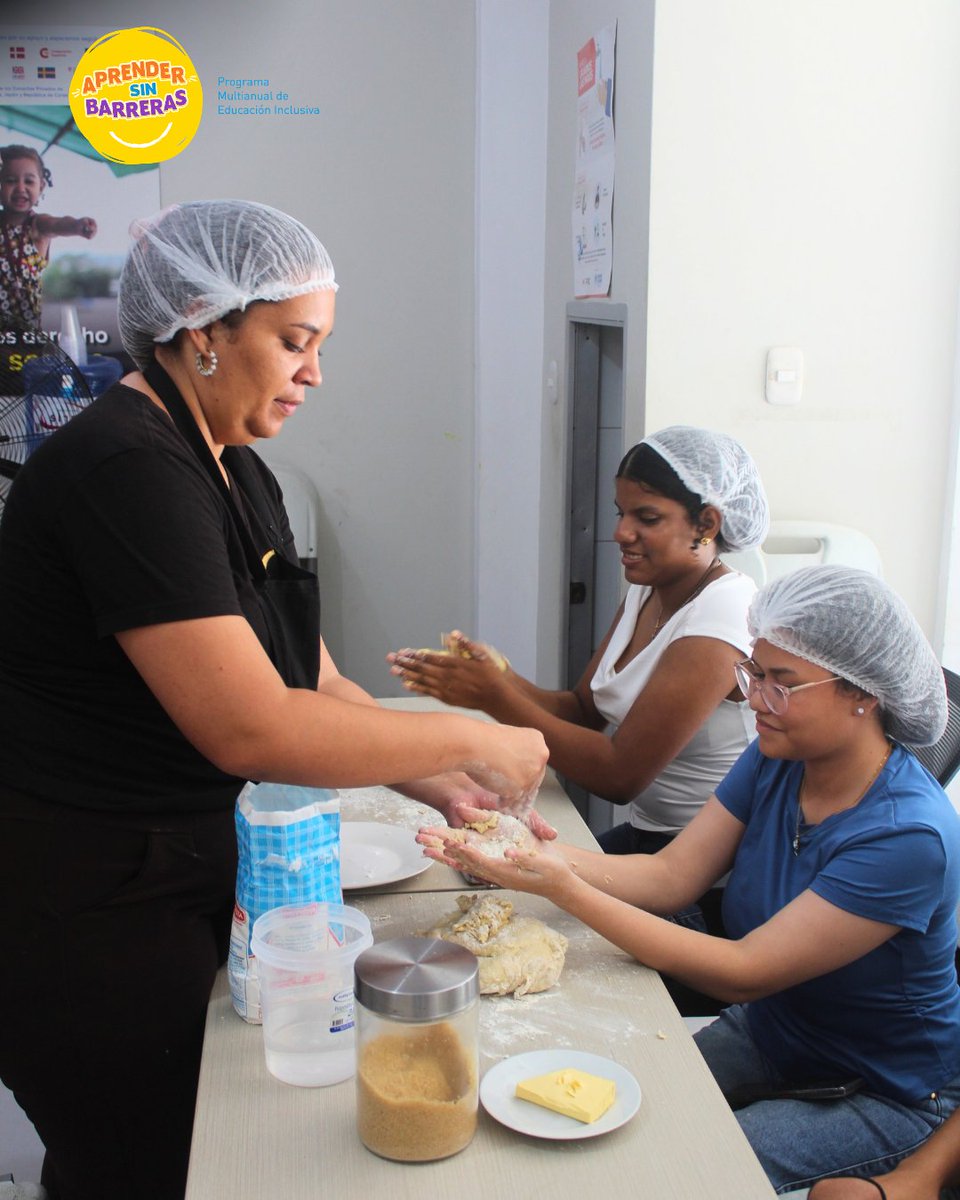 Asoventru_'s tweet photo. Desde #Diverticlasesenlacomunidad promovemos la participación de adolescentes a través de talleres productivos de panadería y barbería #Diverticlases es una iniciativa de APRENDER SIN BARRERAS financiado por @EduCannotWait https://t.co/AokLlJJ7Ij
