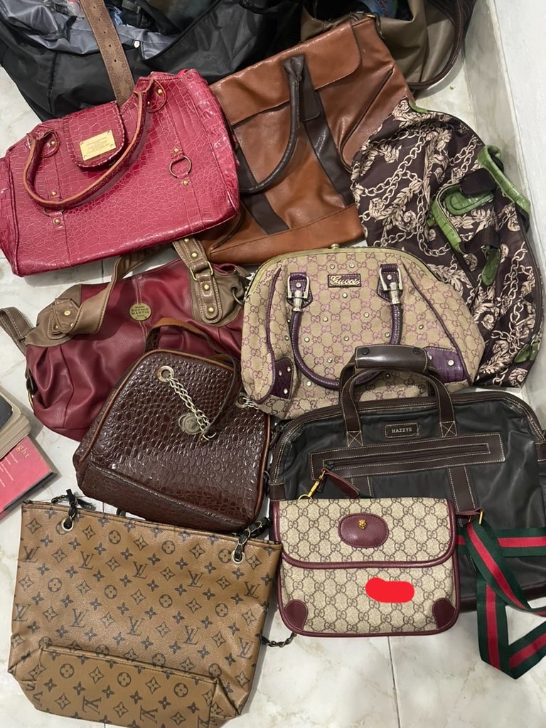 cesnrut's tweet photo. aku jual under 150k ada yg mau ga ya? kecuali yg aku tandain 250k https://t.co/W9ZpHitB9c