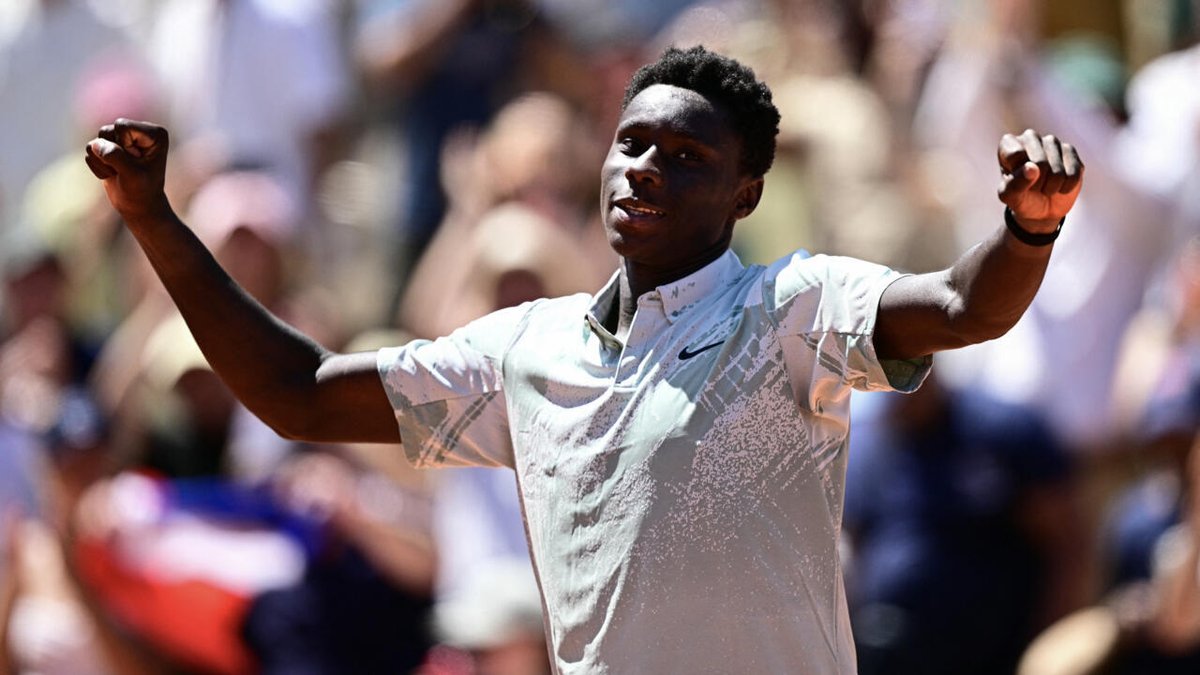France24_fr's tweet photo. À 17 ans, Moïse Kouame remporte sa première victoire à Roland-Garros https://t.co/EfTZxuKdyC https://t.co/Q4bQK69lPn