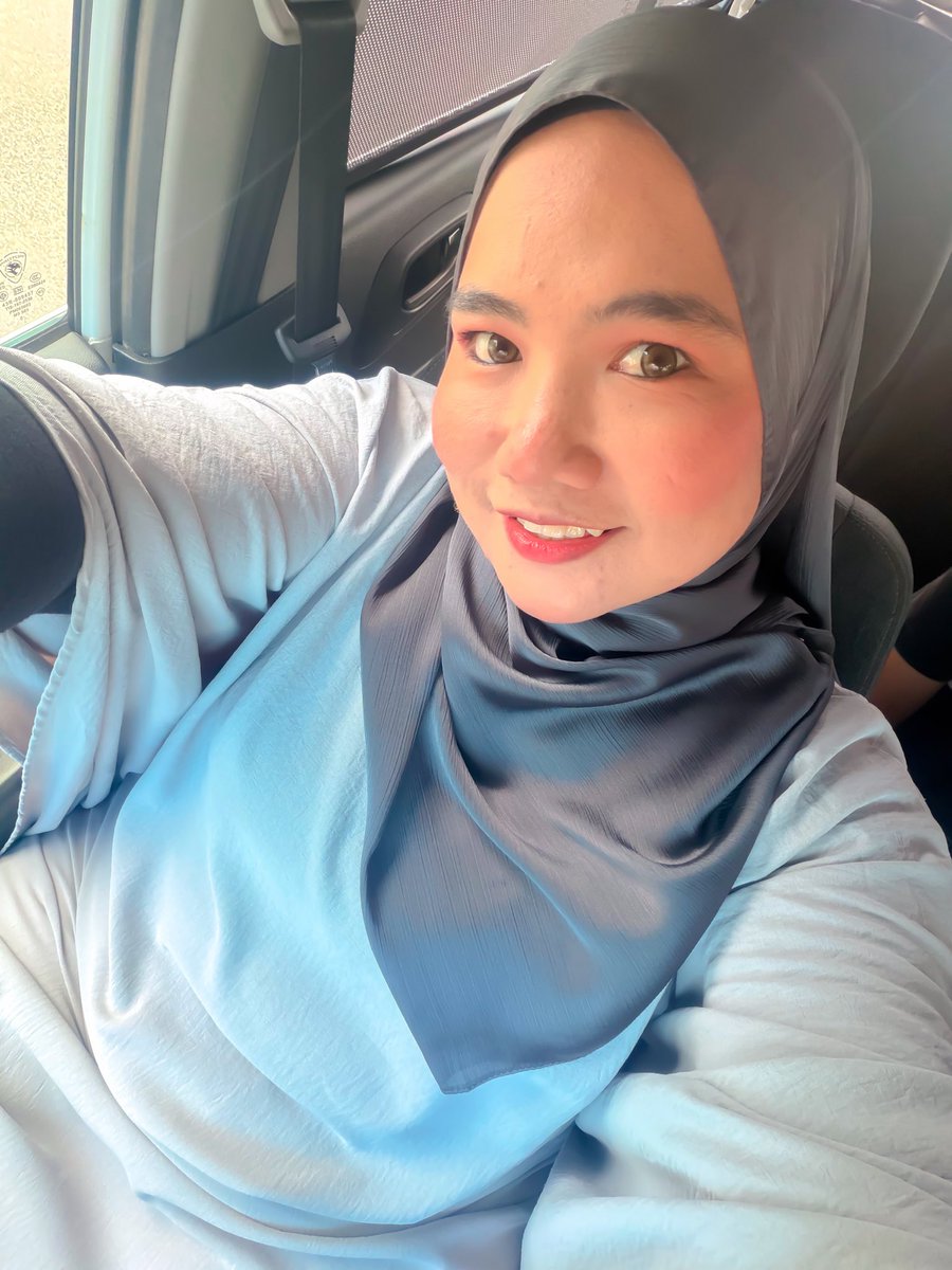 tweetjeeee's tweet photo. selfie 🐣 https://t.co/vhQnNPJcxP