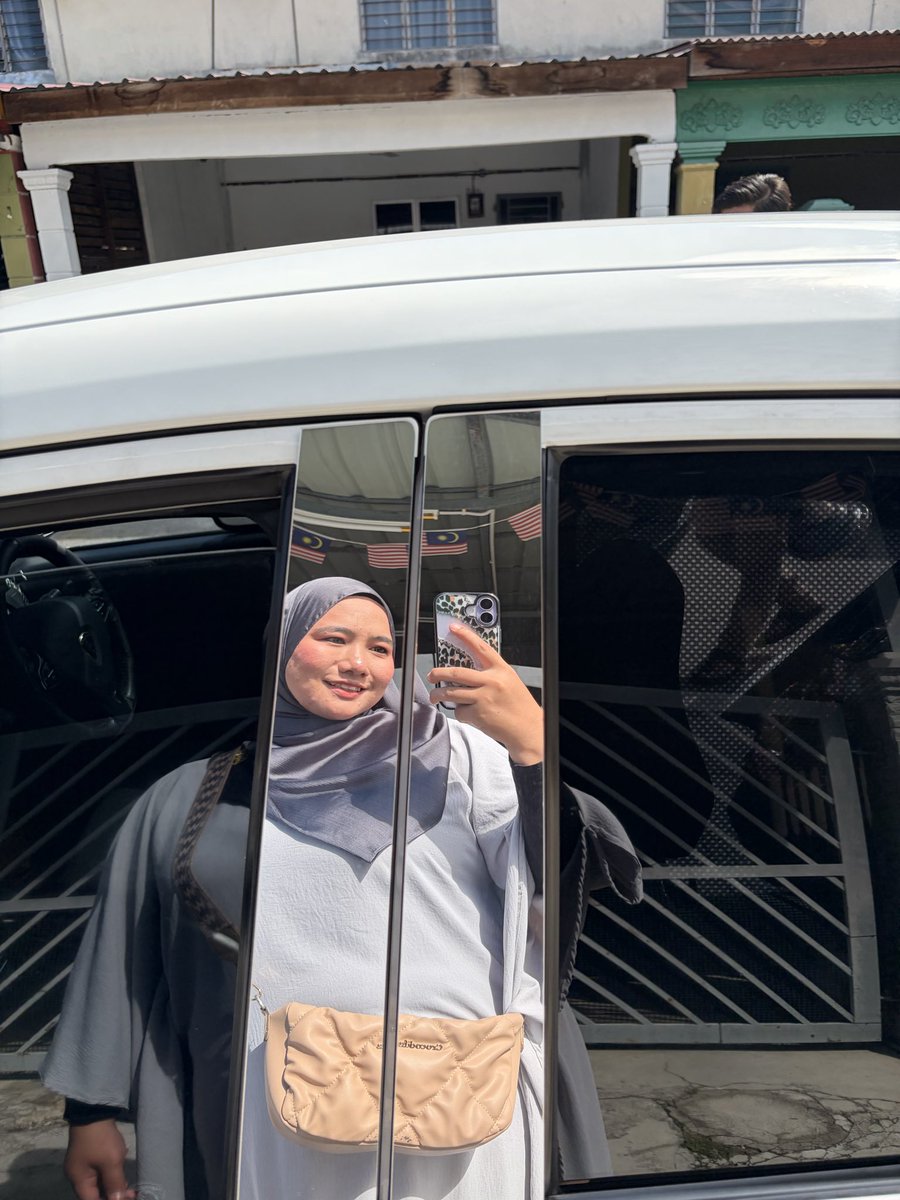 tweetjeeee's tweet photo. selfie 🐣 https://t.co/vhQnNPJcxP